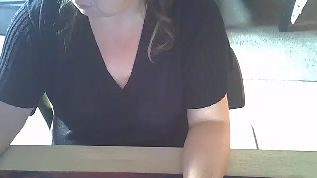 Snapshot of Silvia2277 chatting on 18, 10, 2025 Silvia2277 online show from 18, 10, 2025