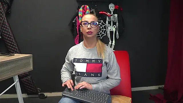 CelineConner online show from 27, 10, 2025