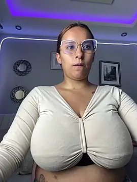 Snapshot of Seized_lust chatting on 4, 3, 2025 Seized lust online show from 4, 3, 2025