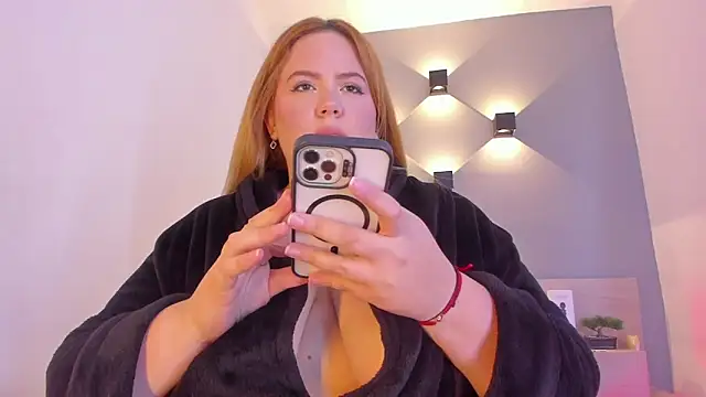 Snapshot of sophiarossee_ chatting on 28, 1, 2025 sophiarossee online show from 28, 1, 2025