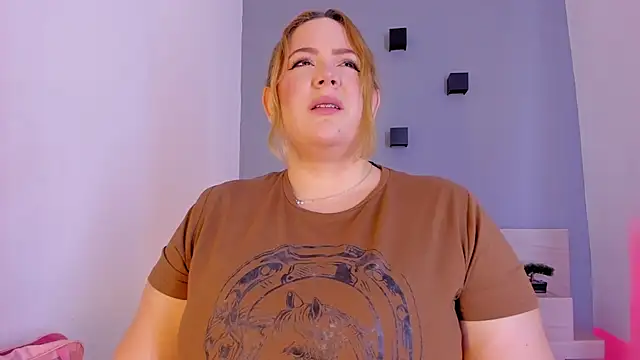 Snapshot of sophiarossee_ chatting on 8, 2, 2025 sophiarossee online show from 8, 2, 2025