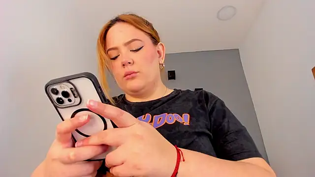 Snapshot of sophiarossee_ chatting on 15, 2, 2025 sophiarossee online show from 15, 2, 2025