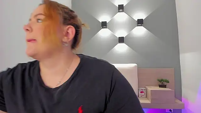 Snapshot of sophiarossee_ chatting on 3, 3, 2025 sophiarossee online show from 3, 3, 2025