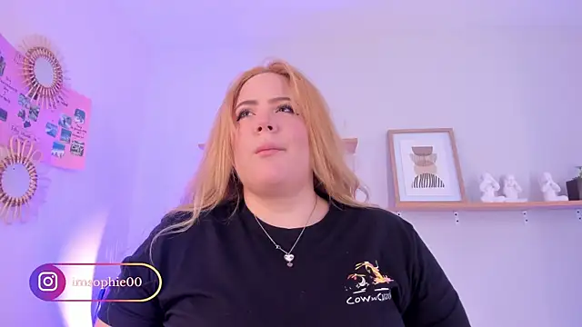 Snapshot of sophiarossee_ chatting on 22, 3, 2025 sophiarossee online show from 22, 3, 2025