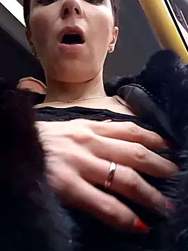 Brilliant-Queen1 online show from 5, 1, 2025