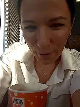 Brilliant-Queen1 online show from 1, 2, 2025