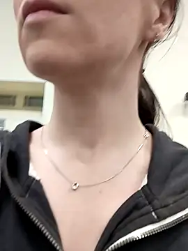 Brilliant-Queen1 online show from 6, 2, 2025