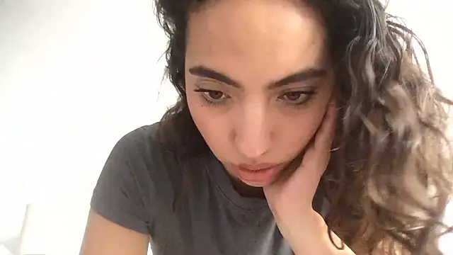 Sophi  a online show from 5, 5, 2026