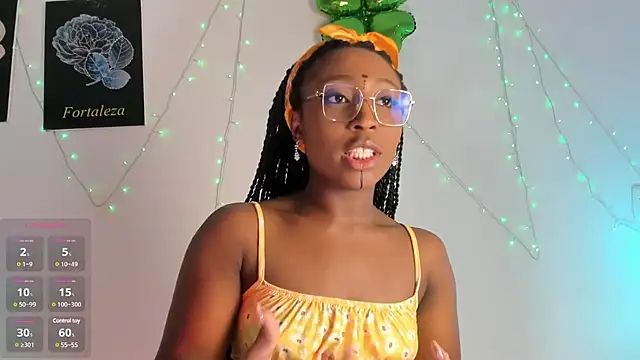 Snapshot of EmmaSanzz_ chatting on 11, 3, 2025 EmmaSanzz online show from 11, 3, 2025