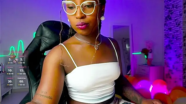 Snapshot of EmmaSanzz_ chatting on 23, 9, 2025 EmmaSanzz online show from 23, 9, 2025