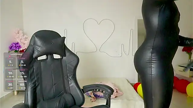 Snapshot of EmmaSanzz_ chatting on 26, 9, 2025 EmmaSanzz online show from 26, 9, 2025
