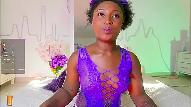 Snapshot of EmmaSanzz_ chatting on 30, 9, 2025 EmmaSanzz online show from 30, 9, 2025