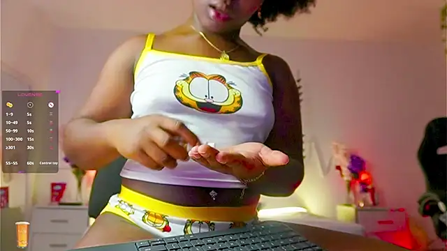 Snapshot of EmmaSanzz_ chatting on 2, 10, 2025 EmmaSanzz online show from 2, 10, 2025