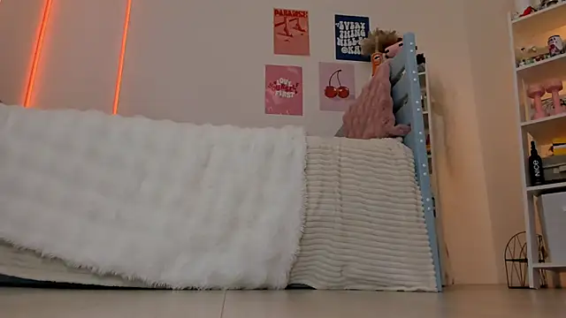 Lily Young online show from 20, 10, 2025