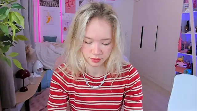 Lily Young online show from 23, 2, 2026