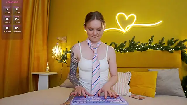 Snapshot of lessysweety chatting on 8, 1, 2026 lessysweety online show from 8, 1, 2026