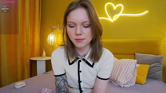 Snapshot of lessysweety chatting on 9, 1, 2026 lessysweety online show from 9, 1, 2026