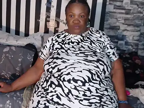 Snapshot of BigHotMatureXx chatting on 13, 9, 2025 BigHotMatureXx online show from 13, 9, 2025