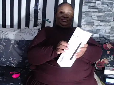 Snapshot of BigHotMatureXx chatting on 27, 9, 2025 BigHotMatureXx online show from 27, 9, 2025