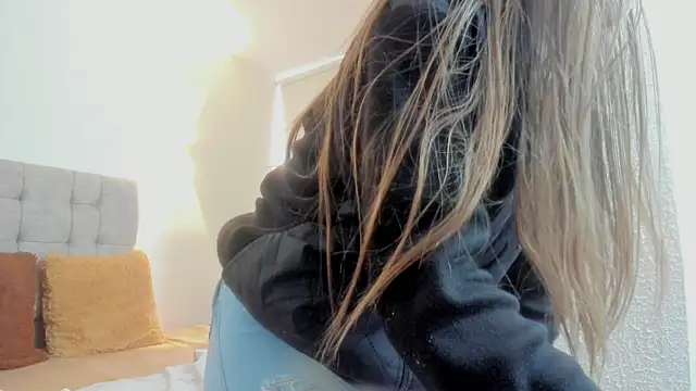 Carolina hernandez22 online show from 1, 12, 2025