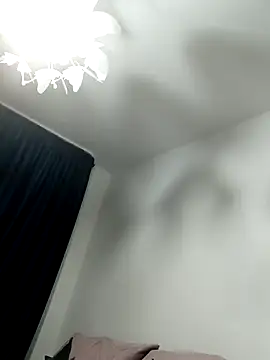 Snapshot of LaraJuicyxx chatting on 4, 12, 2024 LaraJuicyxx online show from 4, 12, 2024