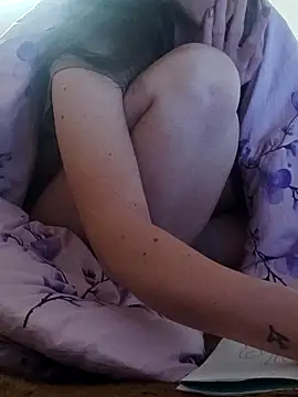 Snapshot of emeli_moon chatting on 21, 9, 2025 emeli moon online show from 21, 9, 2025