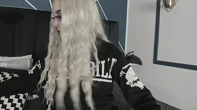 Adeelinee online show from 30, 1, 2025