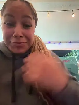 Snapshot of lovelymyah chatting on 3, 3, 2025 lovelymyah online show from 3, 3, 2025