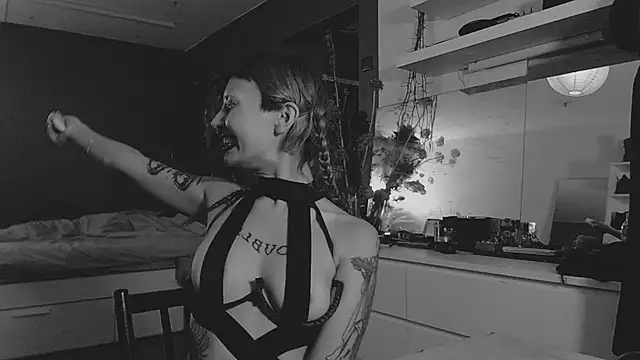 Snapshot of god_x_girl chatting on 12, 12, 2024 god x girl online show from 12, 12, 2024