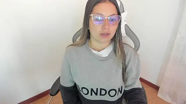 Snapshot of samantha__wilson chatting on 7, 1, 2025 samantha wilson online show from 7, 1, 2025