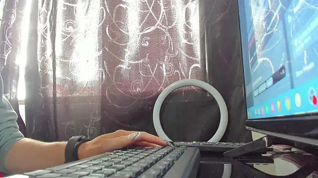 Snapshot of samantha__wilson chatting on 29, 10, 2025 samantha wilson online show from 29, 10, 2025