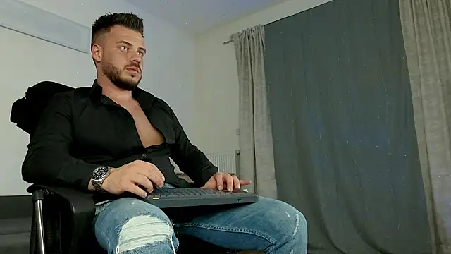 Snapshot of juliusmasters chatting on 3, 3, 2025 juliusmasters online show from 3, 3, 2025