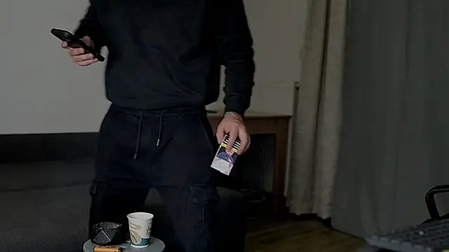 Snapshot of juliusmasters chatting on 28, 9, 2025 juliusmasters online show from 28, 9, 2025