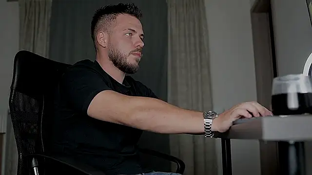 Snapshot of juliusmasters chatting on 1, 10, 2025 juliusmasters online show from 1, 10, 2025