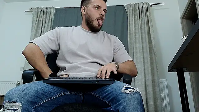 Snapshot of juliusmasters chatting on 3, 10, 2025 juliusmasters online show from 3, 10, 2025