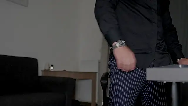 Snapshot of juliusmasters chatting on 5, 10, 2025 juliusmasters online show from 5, 10, 2025