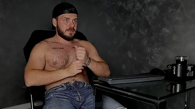 Snapshot of juliusmasters chatting on 3, 11, 2025 juliusmasters online show from 3, 11, 2025