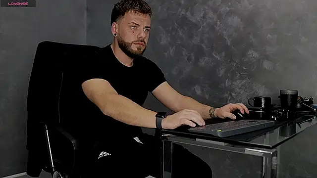 Snapshot of juliusmasters chatting on 11, 11, 2025 juliusmasters online show from 11, 11, 2025