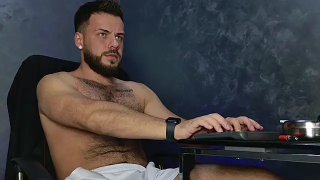 Snapshot of juliusmasters chatting on 5, 12, 2025 juliusmasters online show from 5, 12, 2025