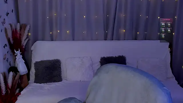 LisaMooore online show from 8, 1, 2025