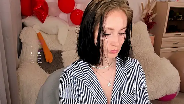 LisaMooore online show from 2, 7, 2026