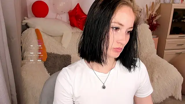 LisaMooore online show from 4, 7, 2026