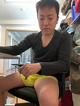 Snapshot of emon2122 chatting on 26, 2, 2025 emon2122 online show from 26, 2, 2025