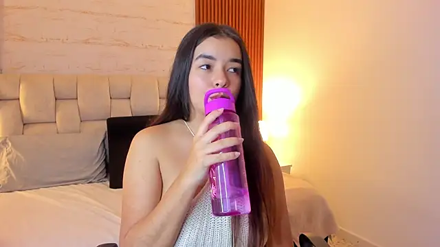 Snapshot of SophiaWylde chatting on 5, 2, 2025 SophiaWylde online show from 5, 2, 2025