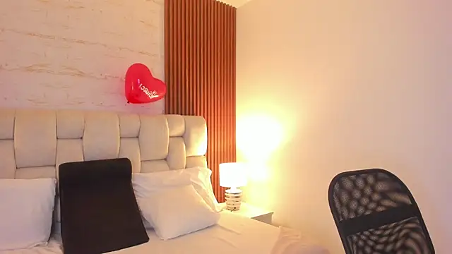 Snapshot of SophiaWylde chatting on 17, 2, 2025 SophiaWylde online show from 17, 2, 2025