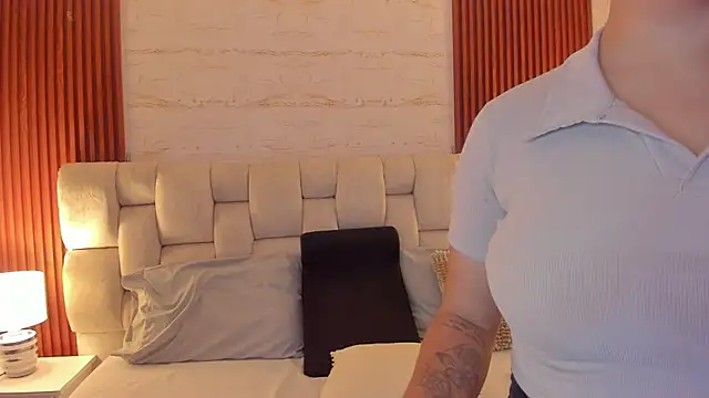 Snapshot of SophiaWylde chatting on 21, 2, 2025 SophiaWylde online show from 21, 2, 2025