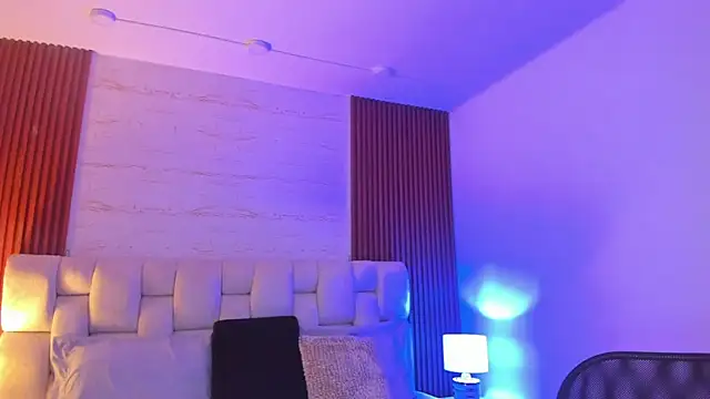 Snapshot of SophiaWylde chatting on 7, 3, 2025 SophiaWylde online show from 7, 3, 2025