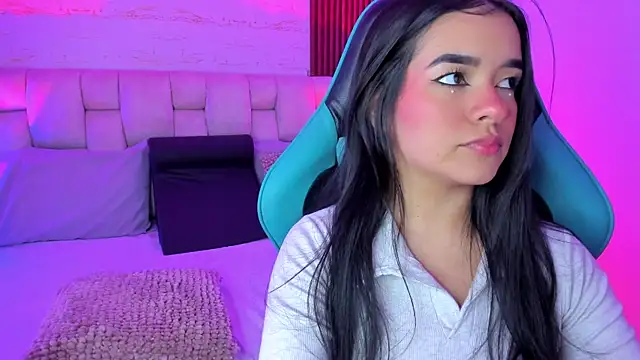 Snapshot of SophiaWylde chatting on 26, 9, 2025 SophiaWylde online show from 26, 9, 2025