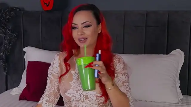 Snapshot of Emmelyn chatting on 28, 10, 2025 Emmelyn online show from 28, 10, 2025