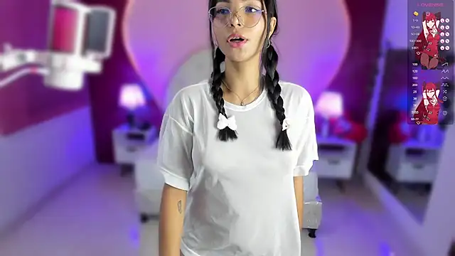 lauramartin1 online show from 8, 2, 2025